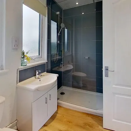 Holiday home 66 Trevithick Court, Tolroy Manor *