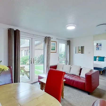 Holiday home 66 Trevithick Court, Tolroy Manor *